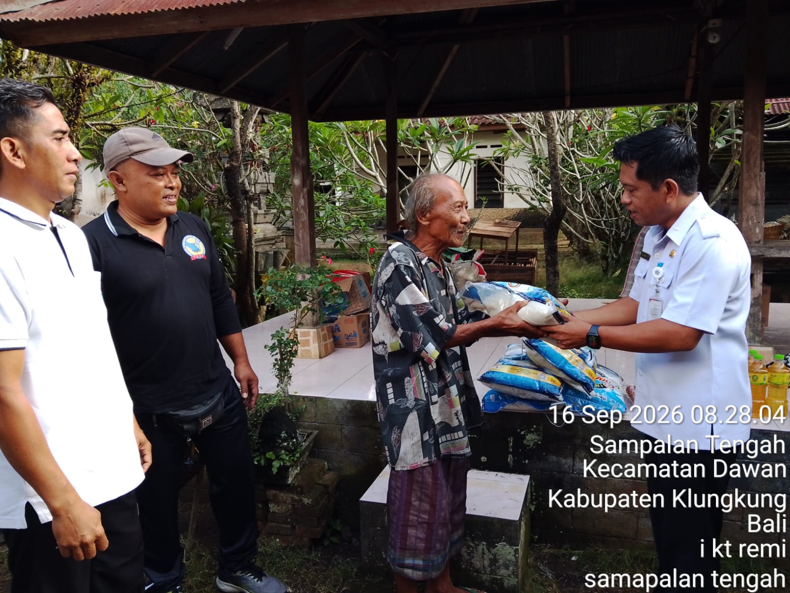 Dinsos P3A Klungkung Salurkan Bantuan bagi Penyandang Disabilitas dan Lansia Tahap I di Kecamatan Dawan
