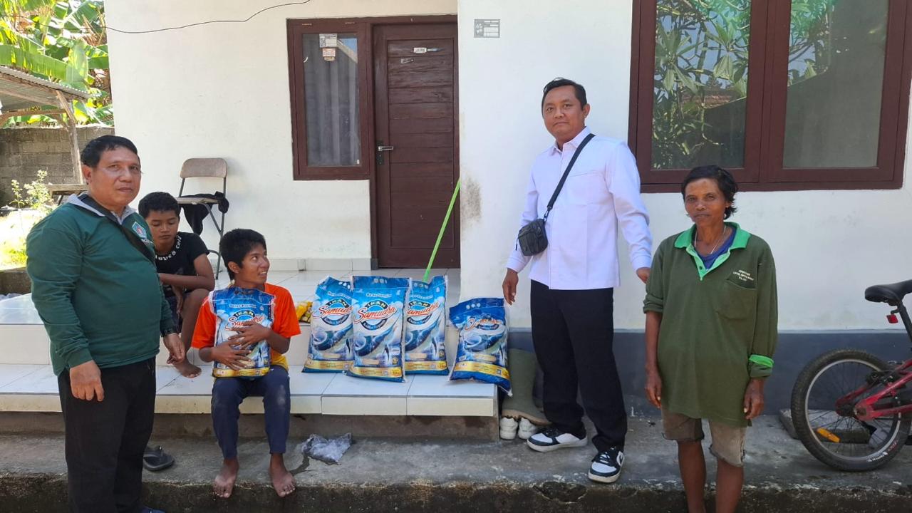 Dinsos P3A Klungkung Salurkan Bantuan bagi Penyandang Disabilitas dan Lansia di Seluruh Wilayah Kabupaten Klungkung
